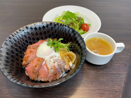 SUWAガラスの里 こだわりのローストビーフ丼